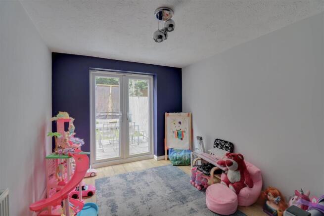 3 bed Terraced for sale Image 11