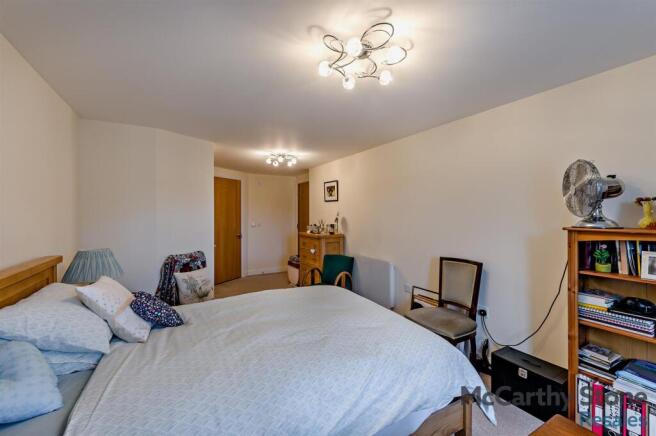 2 bed Apartment for sale Image 8
