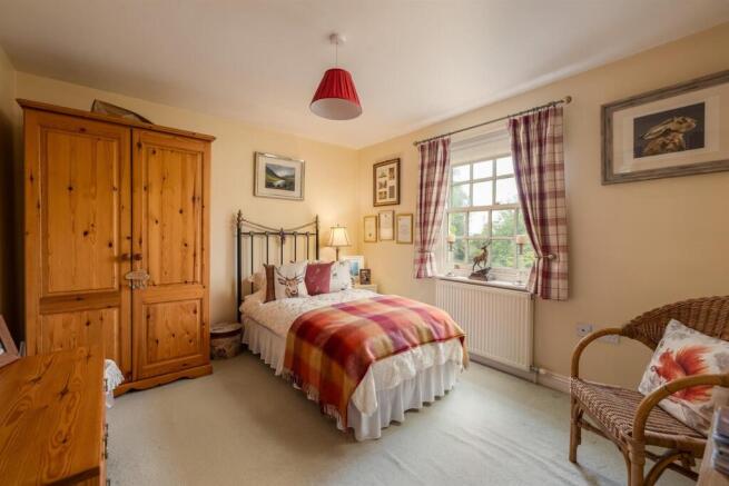 4 bed House for sale Image 9