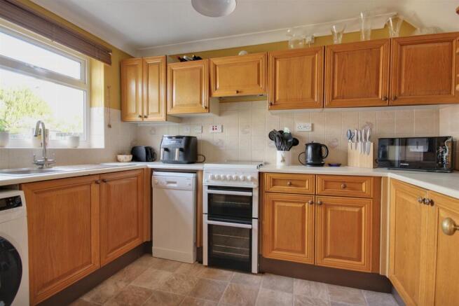 4 bed Detached for sale Image 6