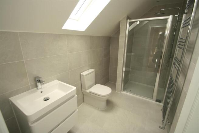 Ensuite top floor.JP