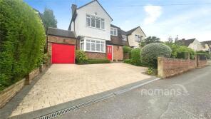 19, Court Drive, Uxbridge UB10 0BL