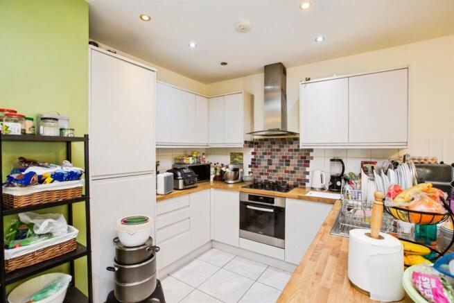 5 bed Detached for sale Image 11
