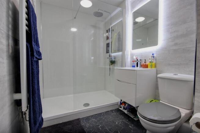 2 bed Apartment for sale Image 8