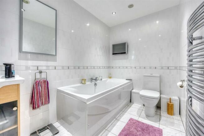 10_CROSSHOUSE_RD_CAMPSIE_GLEN_016.JPEG