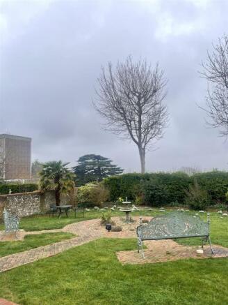 Flat 2 Southdown - Communal garden_.jpg