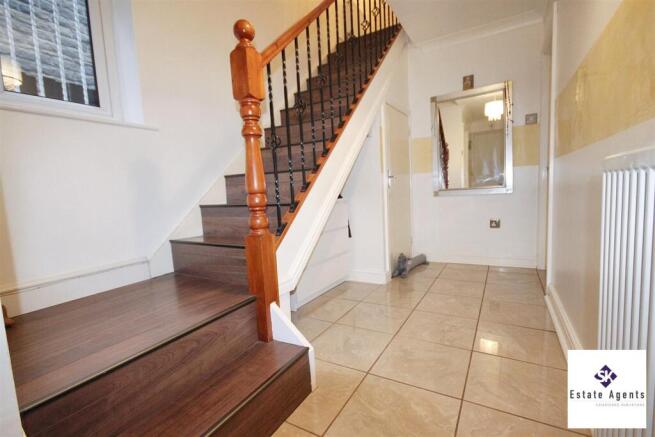 4 bed Semi-Detached for sale Image 4
