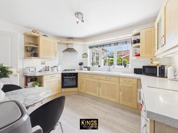 4 bed Detached for sale Image 4