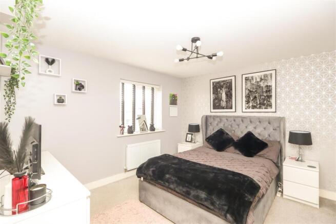 4 bed Detached for sale Image 8