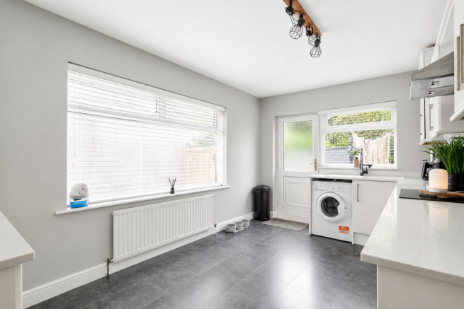 2 bed Semi-Detached Bungalow for sale Image 8