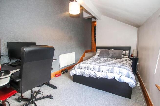BEDROOM TWO (MIDDLE)