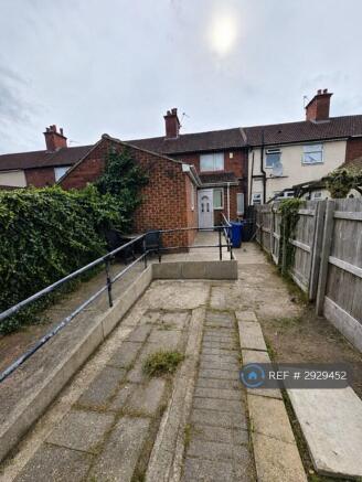 3 bed Terraced to rent Image 12