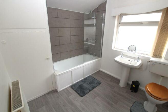 3 bed House to rent Image 4