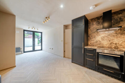 Commonside East, Mitcham, CR4