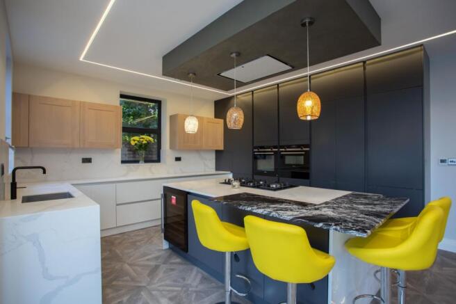 Kitchen / Dining Roo