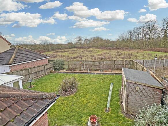 Rear Garden With Unspoiled Outlook 512