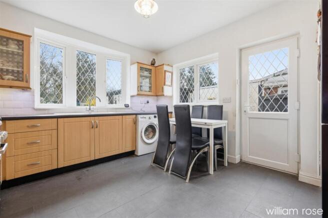 Moreland Way, Chingford, London photo 4