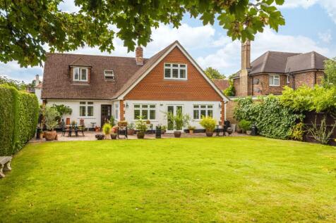 Avenue Gardens, Horley, RH6