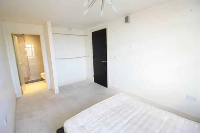 2 bed Apartment to rent Image 6