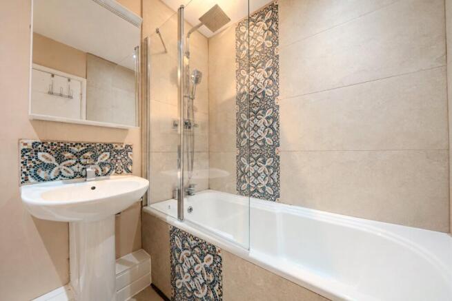 4 bed Town House for sale Image 5