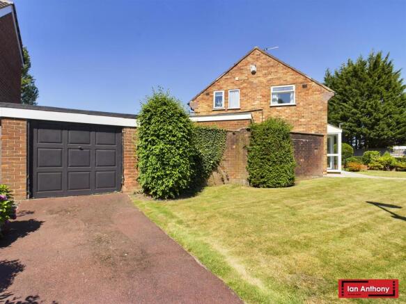 DETACHED GARAGE