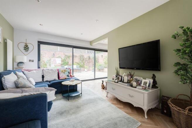 4 bed Detached for sale Image 4