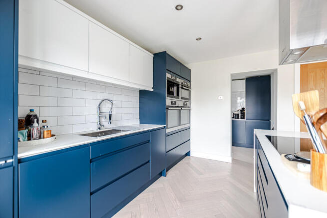 4 bed Detached for sale Image 9