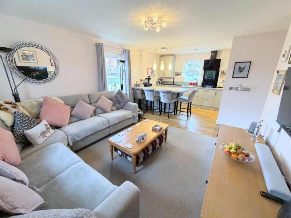 Open Plan Breakfast Kitchen & Lounge