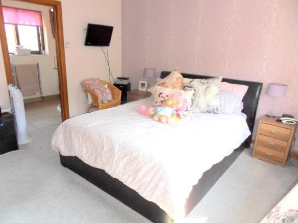 BEDROOM 1