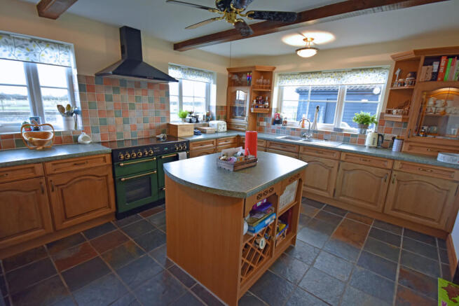 Kitchen/Breakfast...
