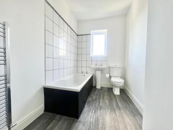 3 bed Terraced to rent Image 9