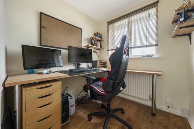 Bedroom/Office area