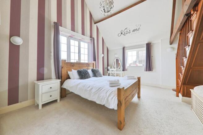 4 bed Detached for sale Image 9
