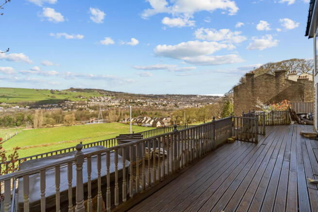 5 bed Detached for sale Image 6