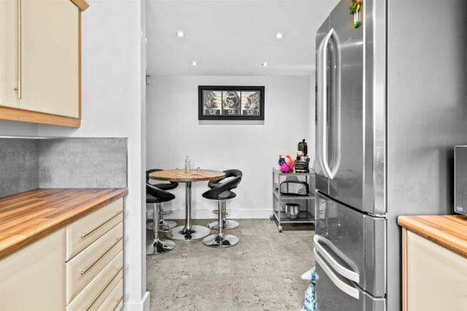 5-web-or-mls-9 CHEAL CLOSE FINISHED EDITS-8.JPG
