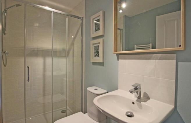 16 Heathcote Shower 