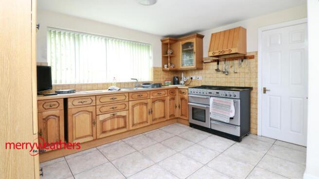 4 bed Detached for sale Image 8