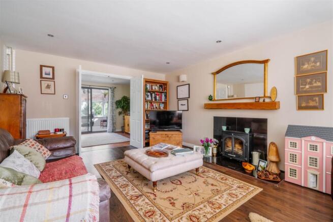 Living Room-3.jpg