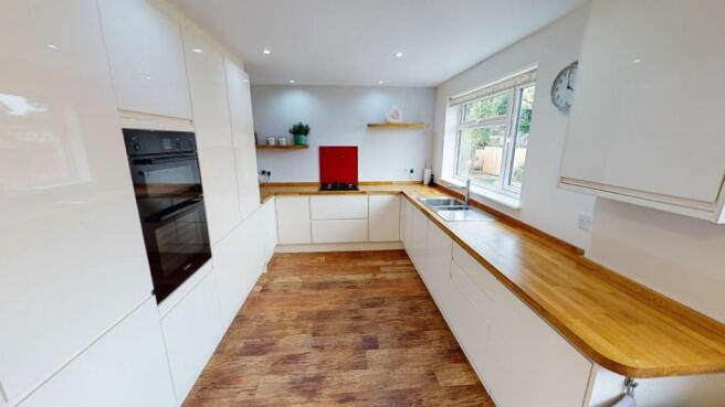 KITCHEN/DINING ROOM