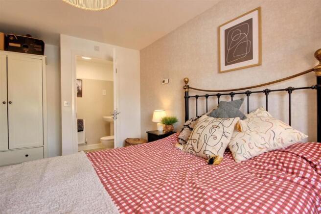 3 bed Semi-Detached for sale Image 12