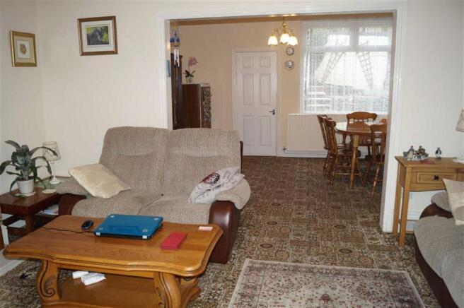 LOUNGE/DINING ROOM