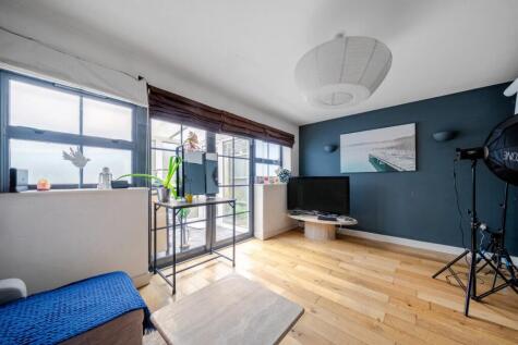 Paddock Gardens, Crystal Palace, London, SE19