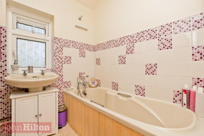 779. Bathroom 1.JPG