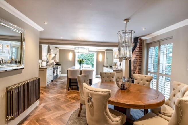 4 bed Detached for sale Image 7