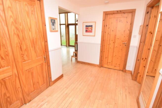 ENTRANCE HALL.jpg