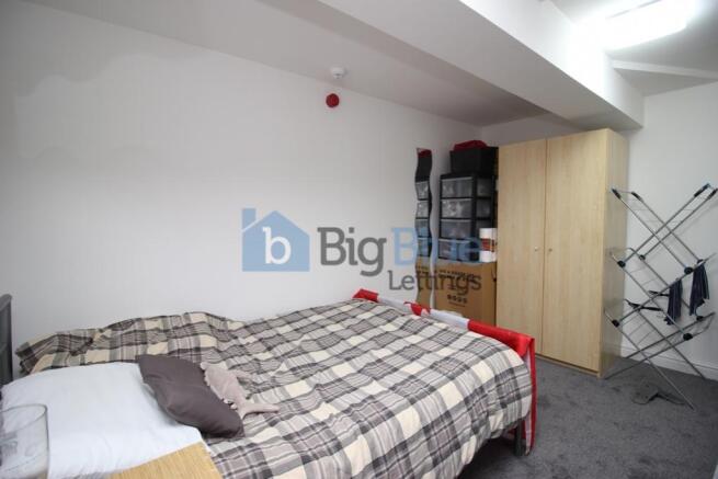 3 bed House Share to rent Image 7