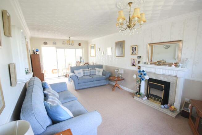 SPACIOUS LOUNGE