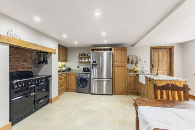 4 bed Detached for sale Image 10