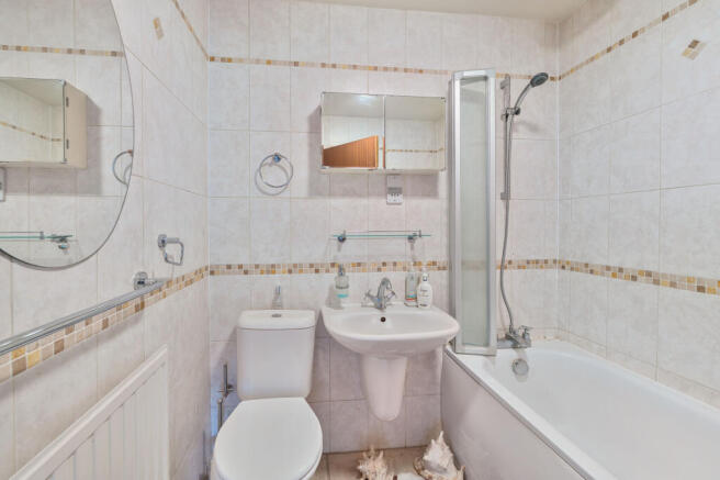 Waverley Road, Farnborough, GU14 photo 4
