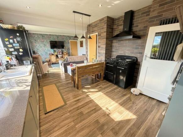 5 bed Detached Bungalow for sale Image 5
